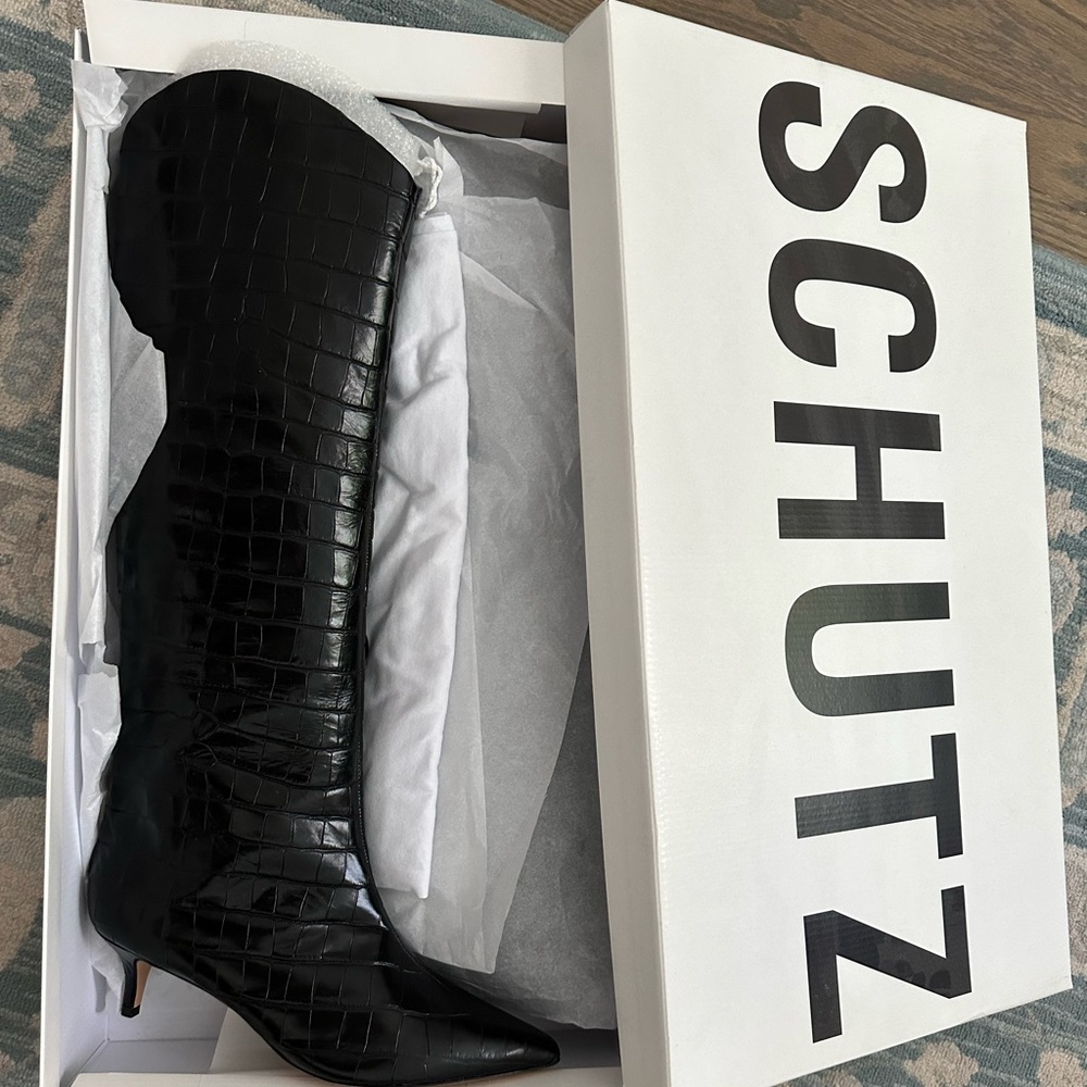 NWT SCHUTZ Maryana Low Croc Boot in Black sz 9B